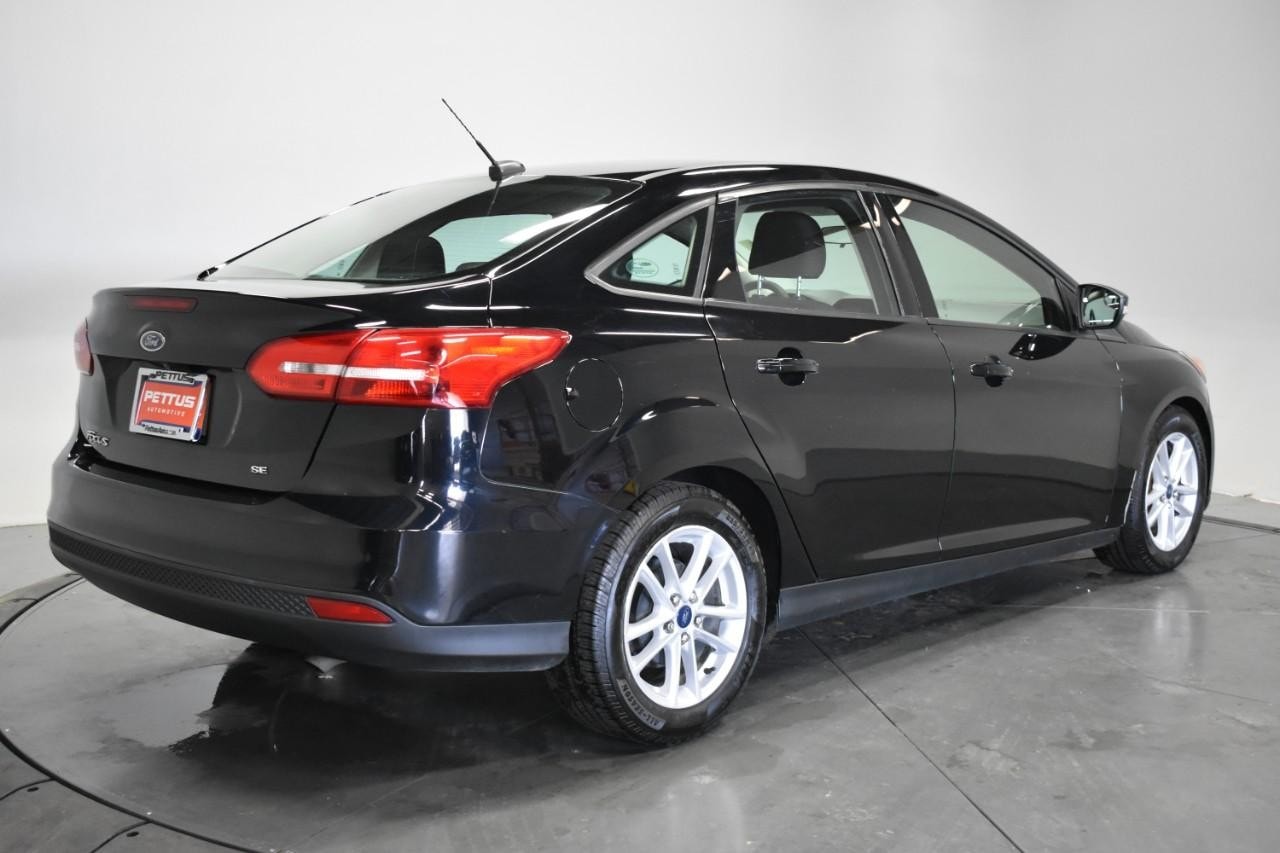 2017 Ford Focus SE - Photo 7