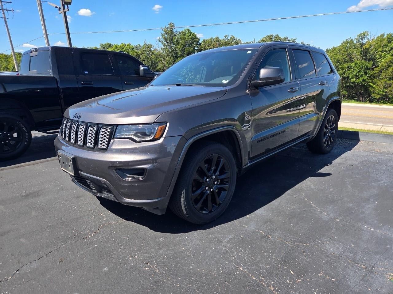 2020 Jeep Grand Cherokee Altitude photo 2
