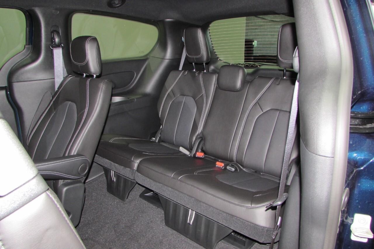 2025 Chrysler Pacifica Select - Photo 27