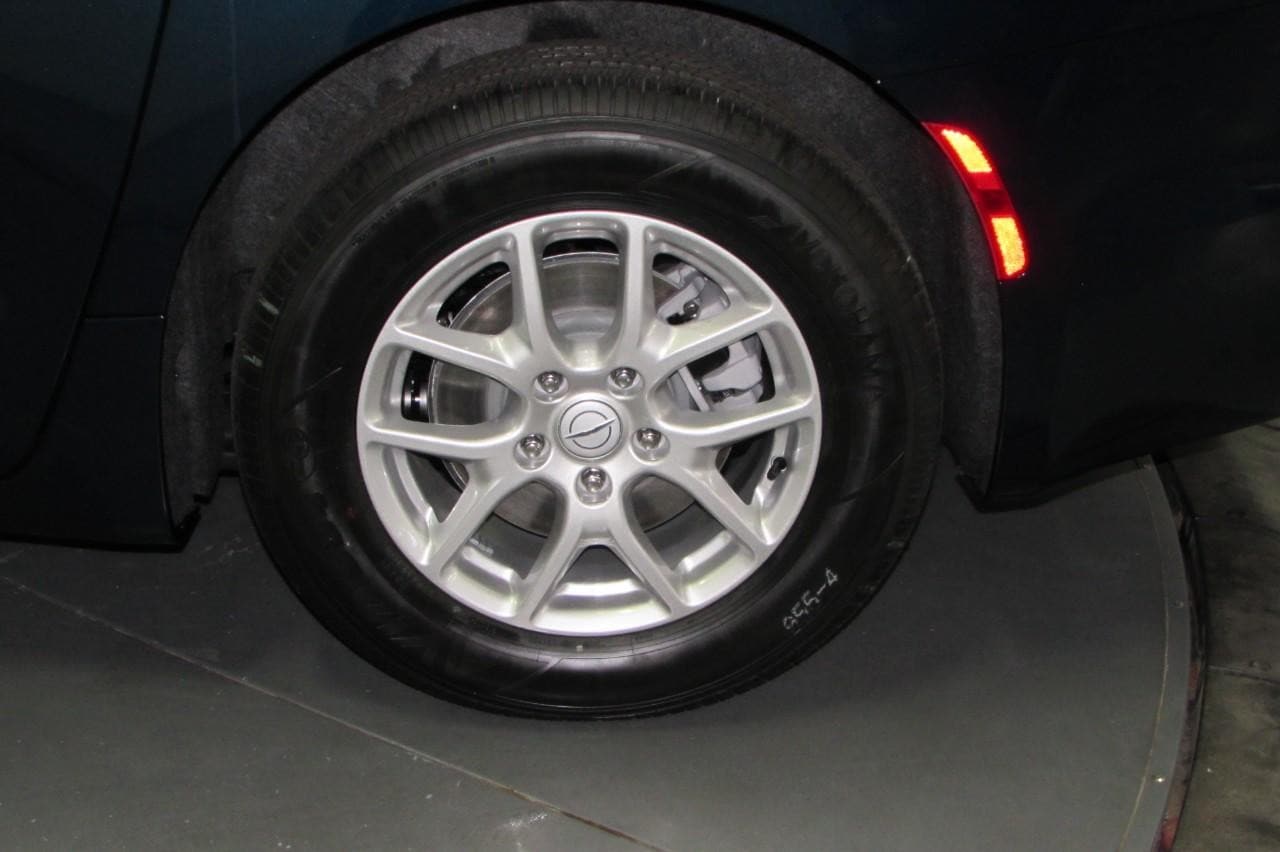 2025 Chrysler Pacifica Select - Photo 10