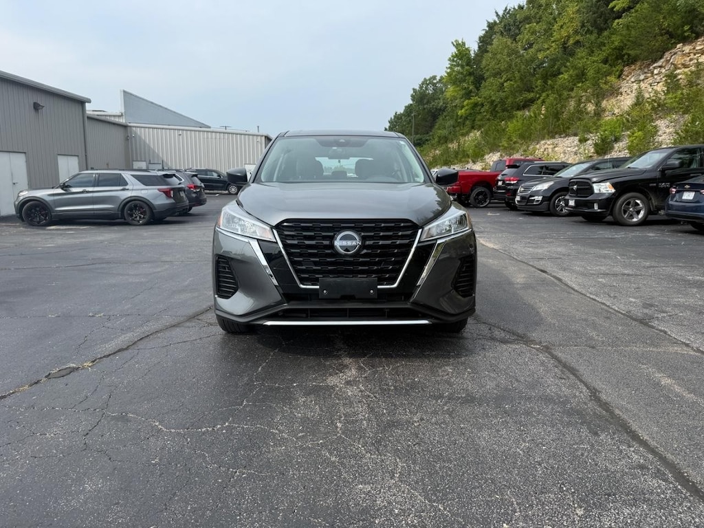 Used 2025 Nissan Kicks Play S FWD