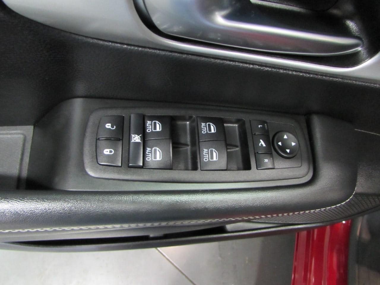 2025 Chrysler Pacifica Limited - Photo 12