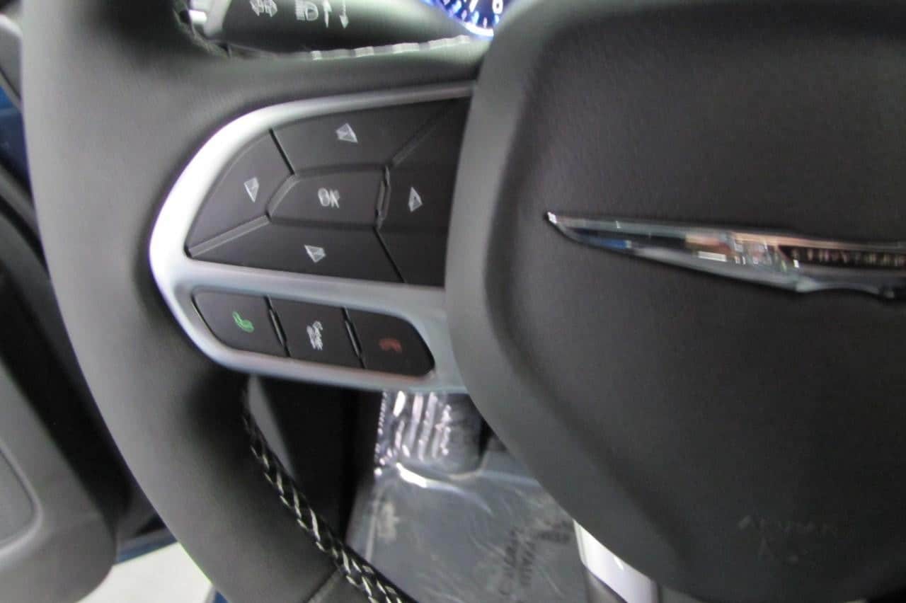 2025 Chrysler Pacifica Select - Photo 15