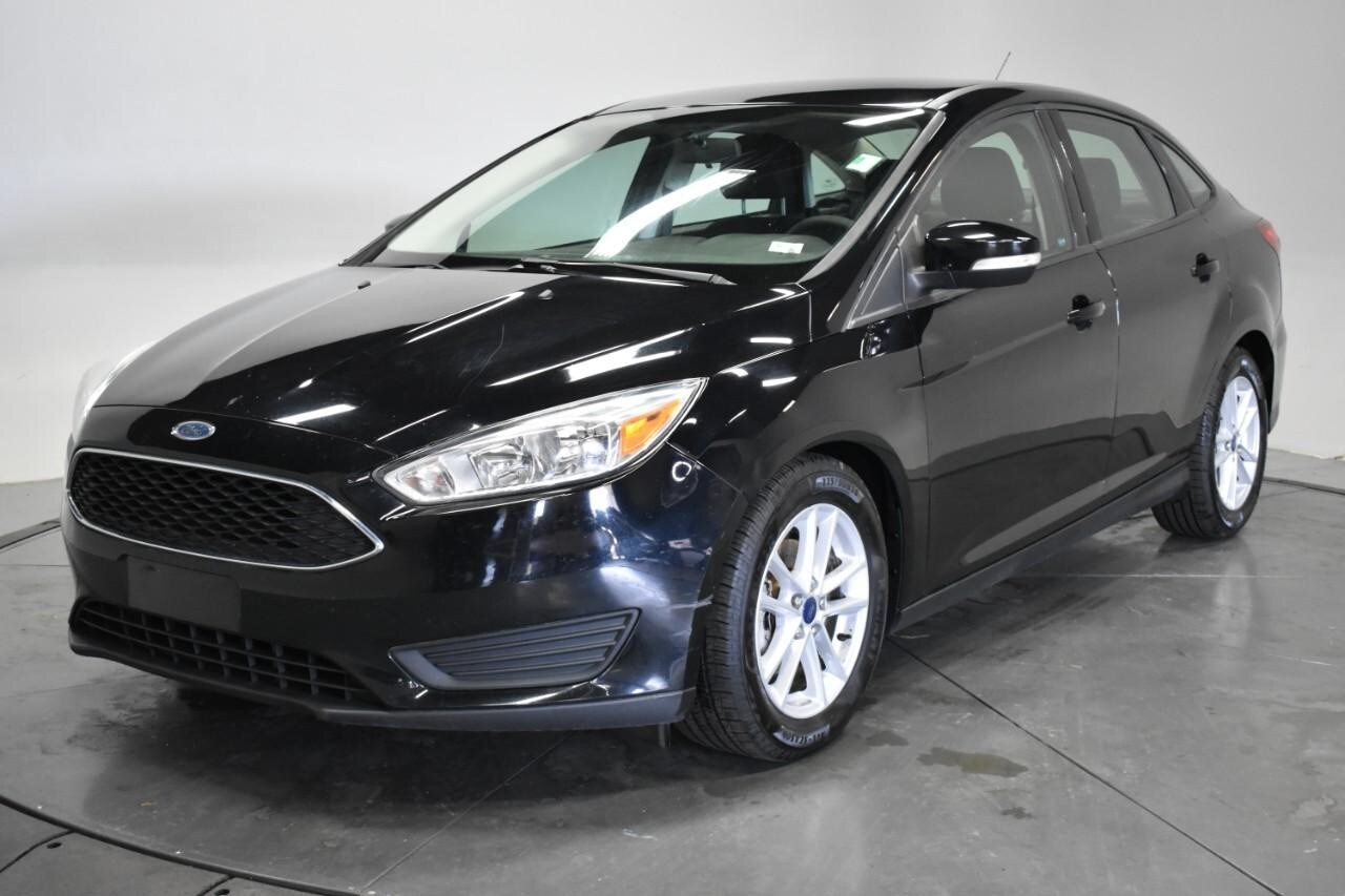 2017 Ford Focus SE photo 3