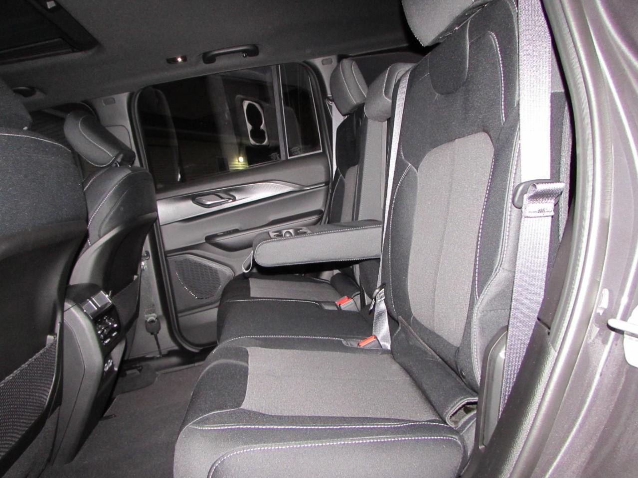 2025 Jeep Grand Cherokee Laredo - Photo 26