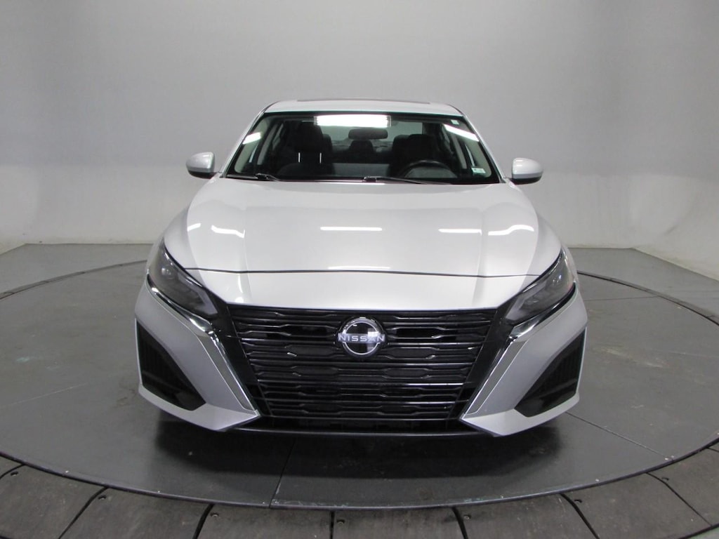 Used 2024 Nissan Altima 2.5 SV Sedan