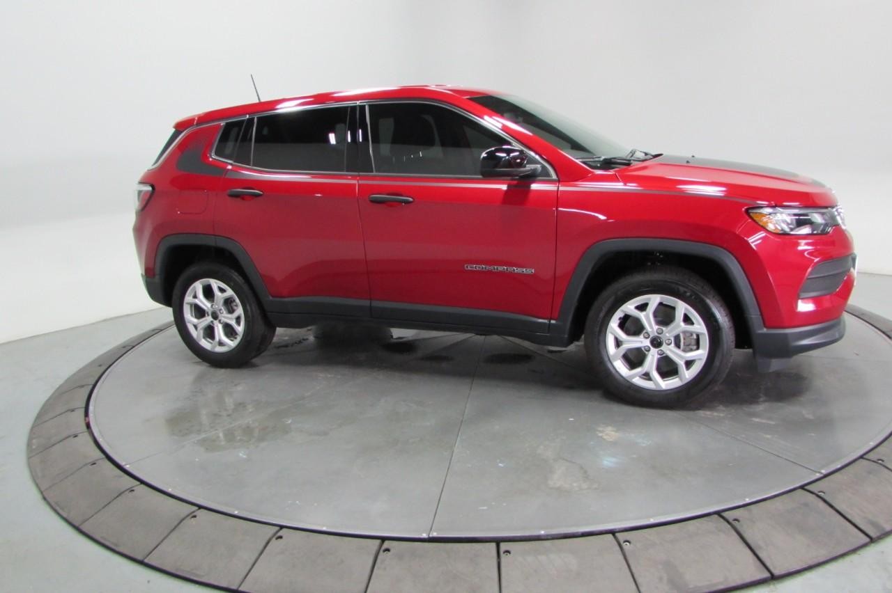 2025 Jeep Compass Sport photo 4
