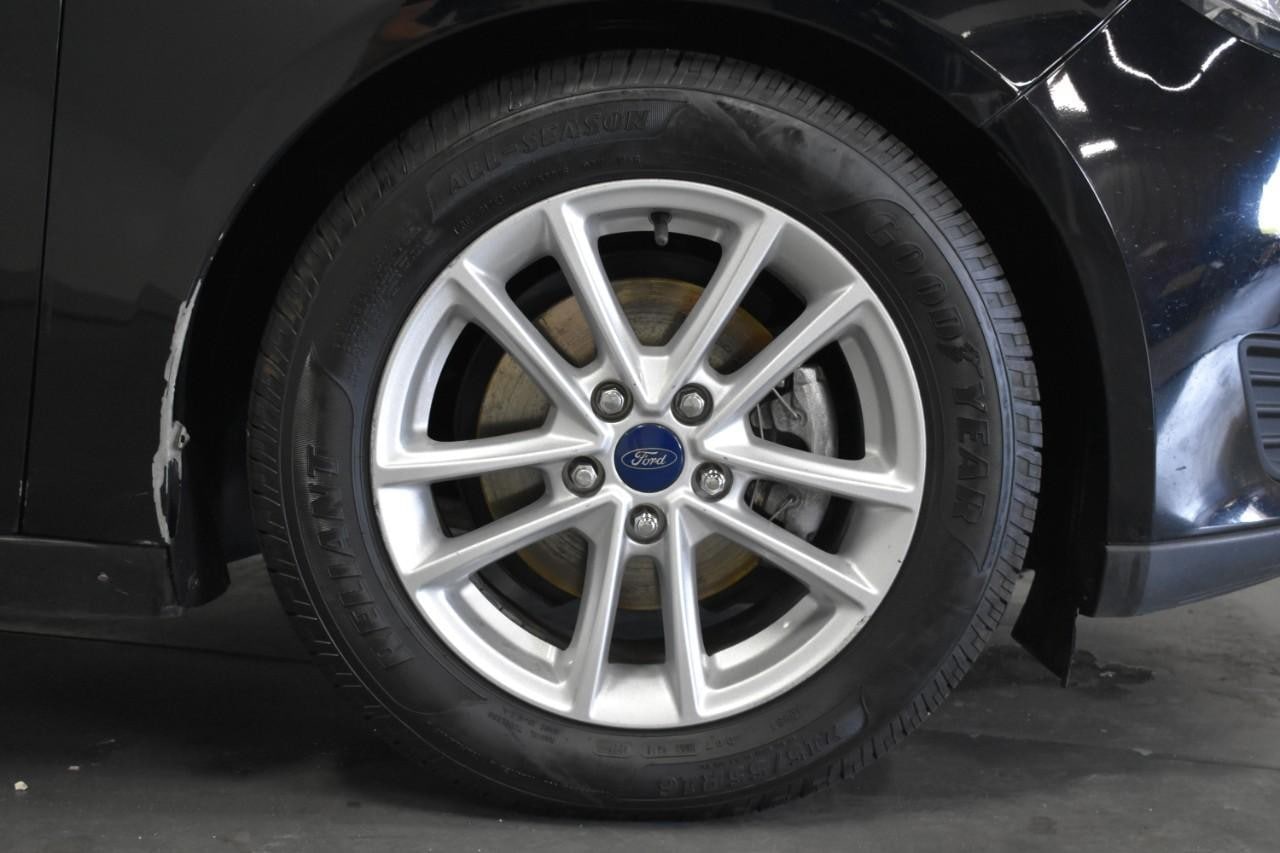 2017 Ford Focus SE - Photo 18