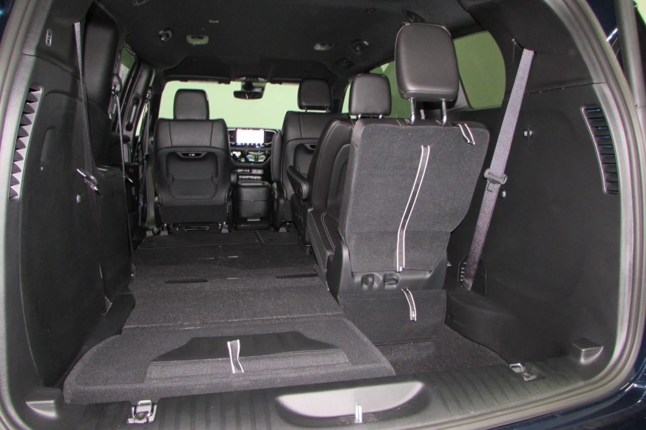 2025 Chrysler Pacifica Select - Photo 32