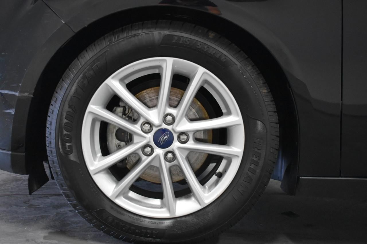 2017 Ford Focus SE - Photo 10