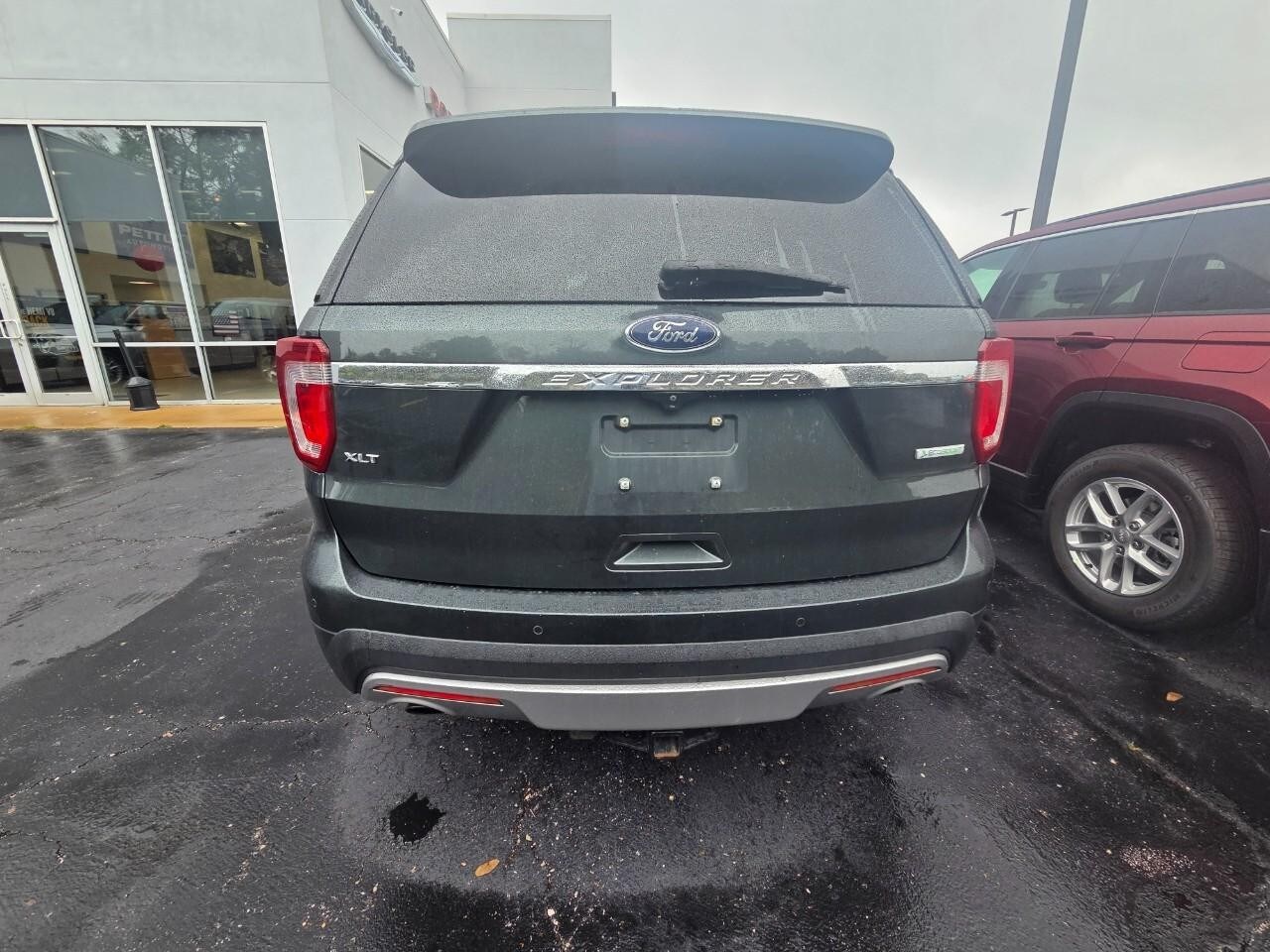 2016 Ford Explorer XLT photo 3