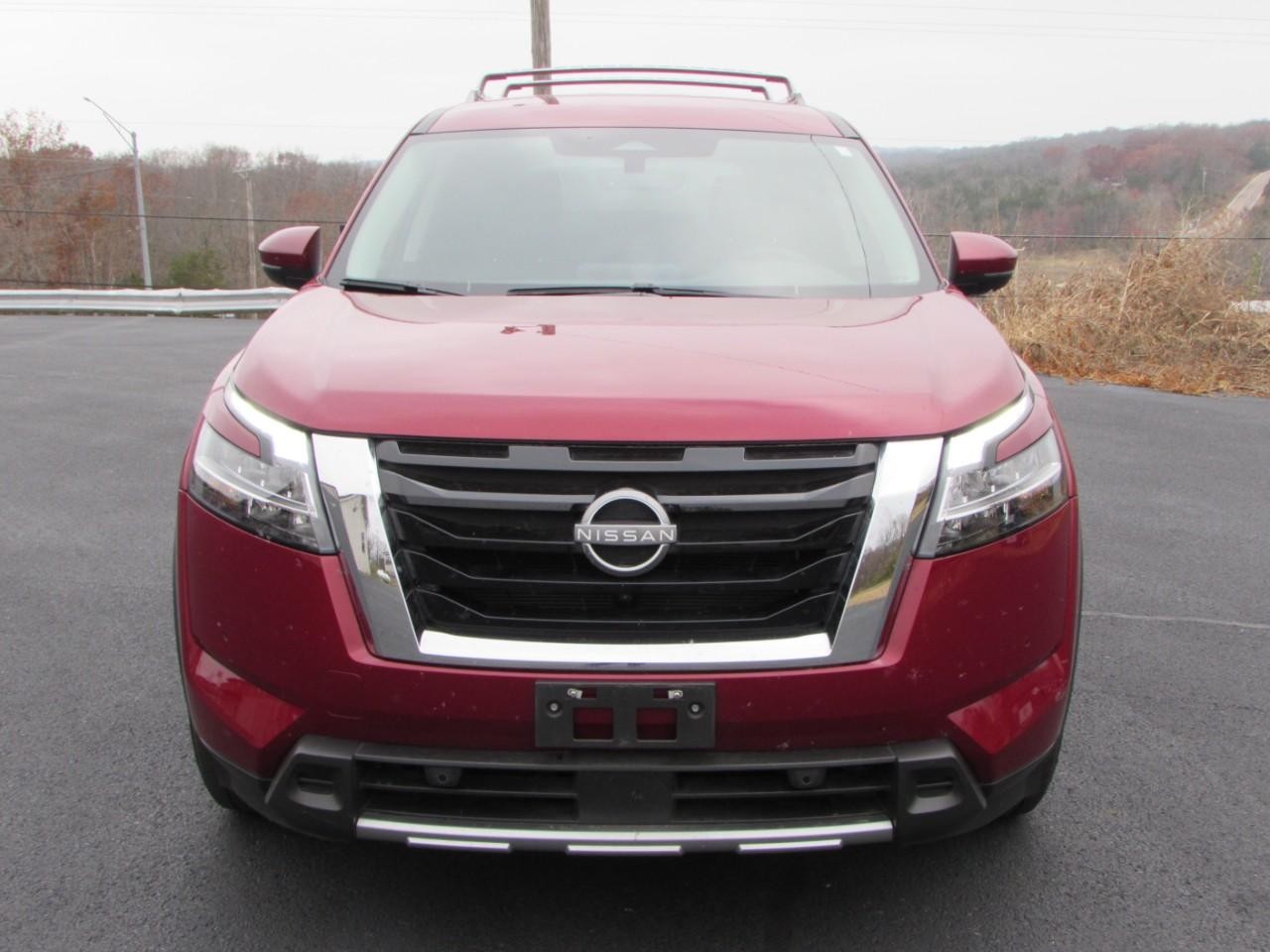 2024 Nissan Pathfinder SL photo 2