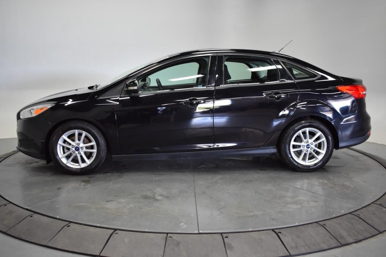 2017 Ford Focus SE photo 4