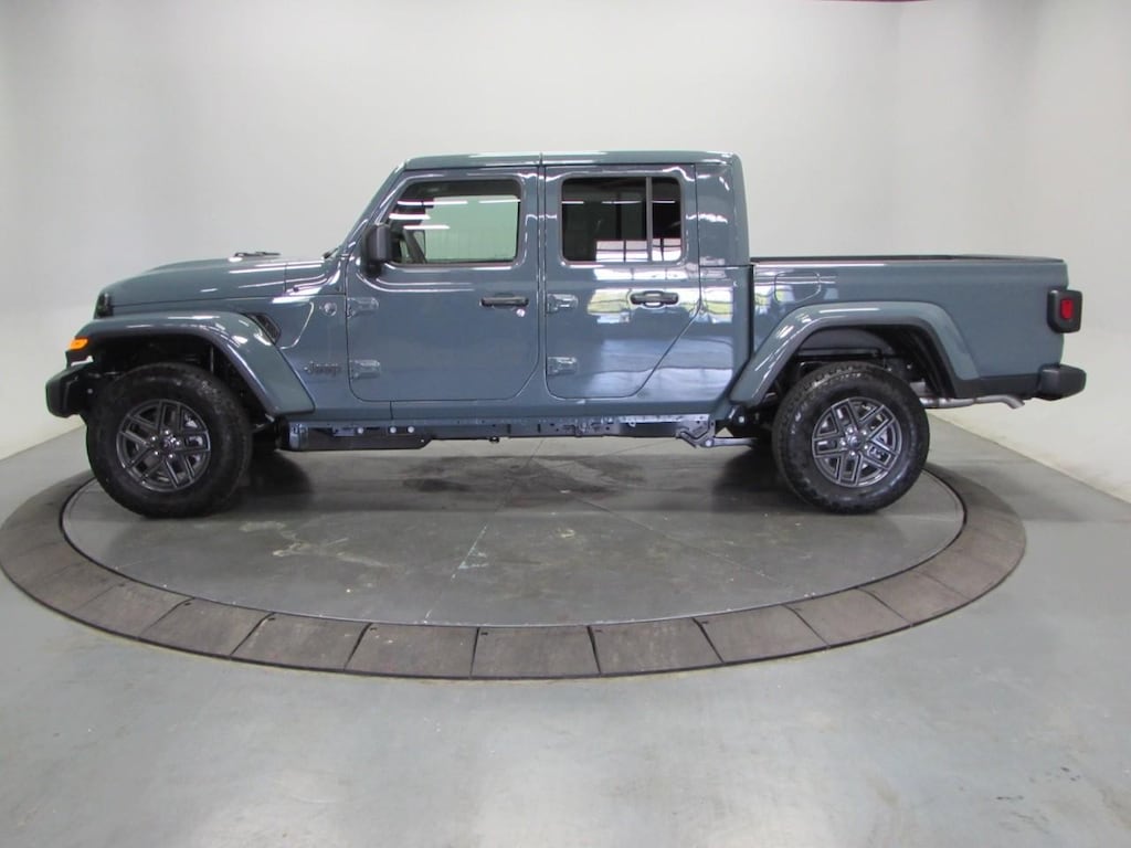 New 2026 Jeep Gladiator Sport S Pickup