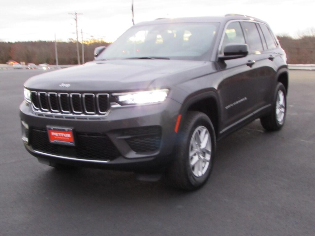 New 2025 Jeep Grand Cherokee Laredo 4x4 Sport Utility