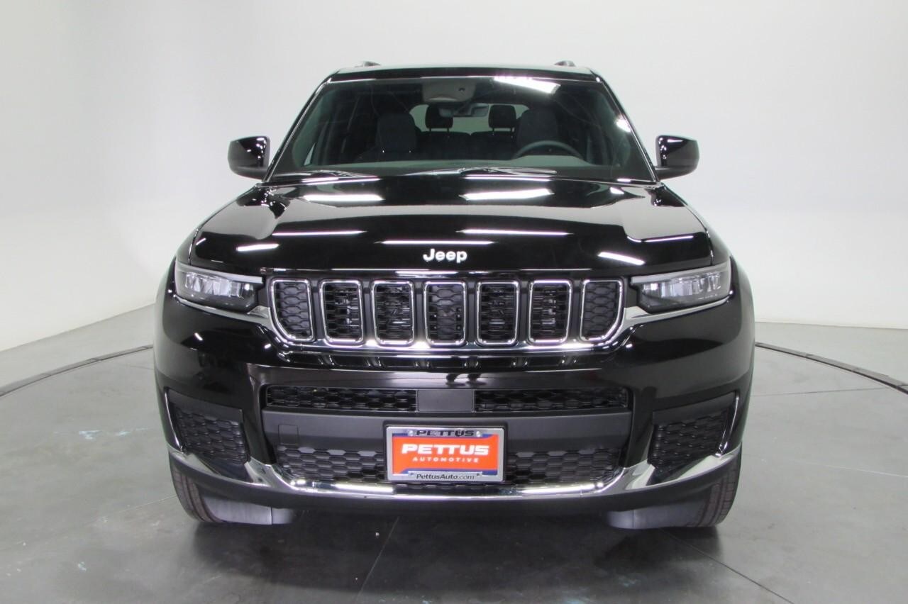 2025 Jeep Grand Cherokee Laredo photo 2