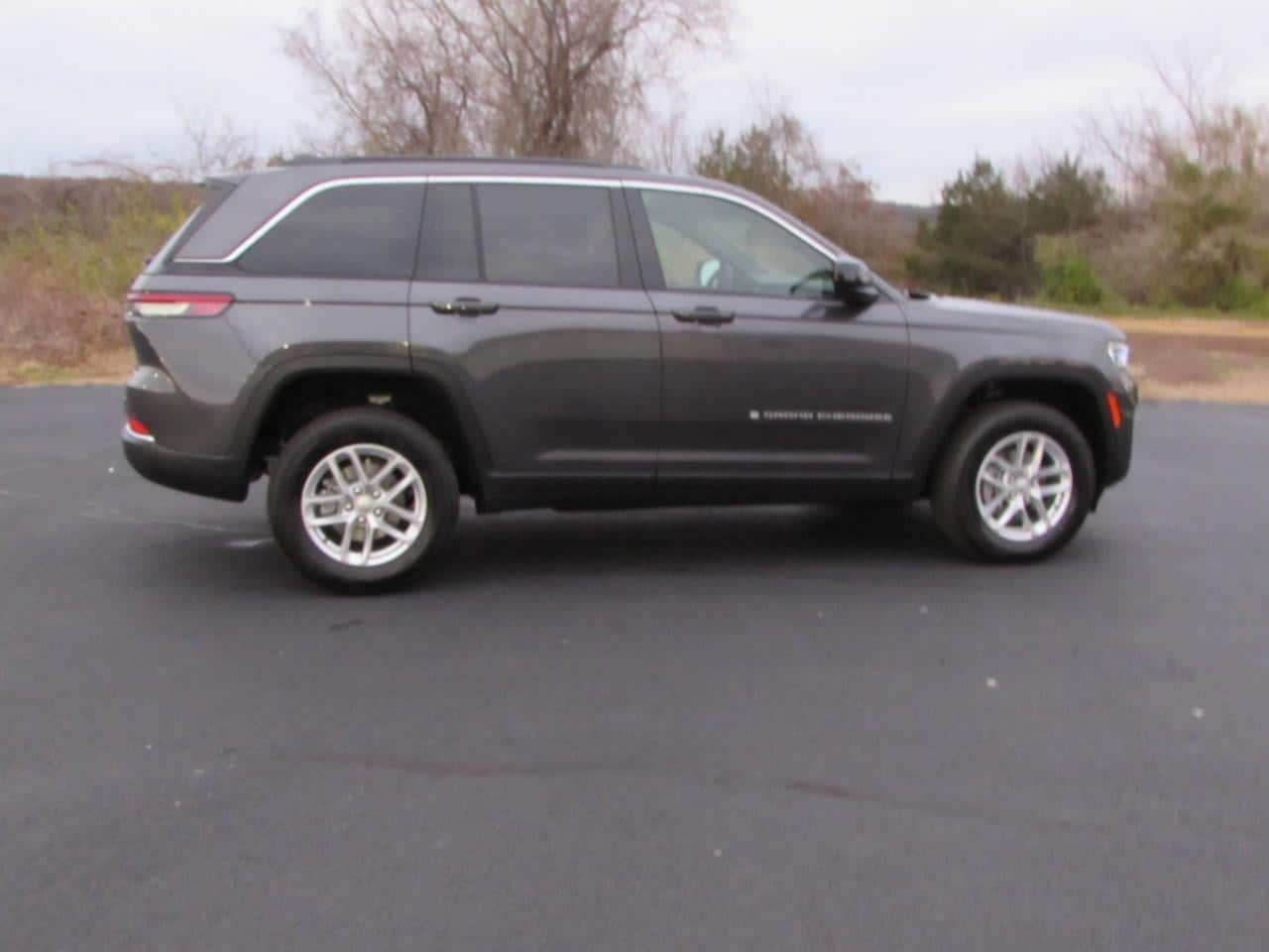 2025 Jeep Grand Cherokee Laredo - Photo 8