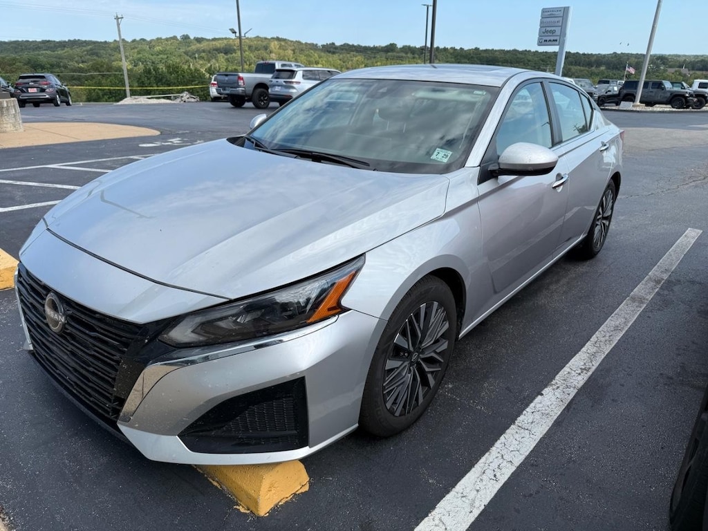 Used 2025 Nissan Altima SV FWD