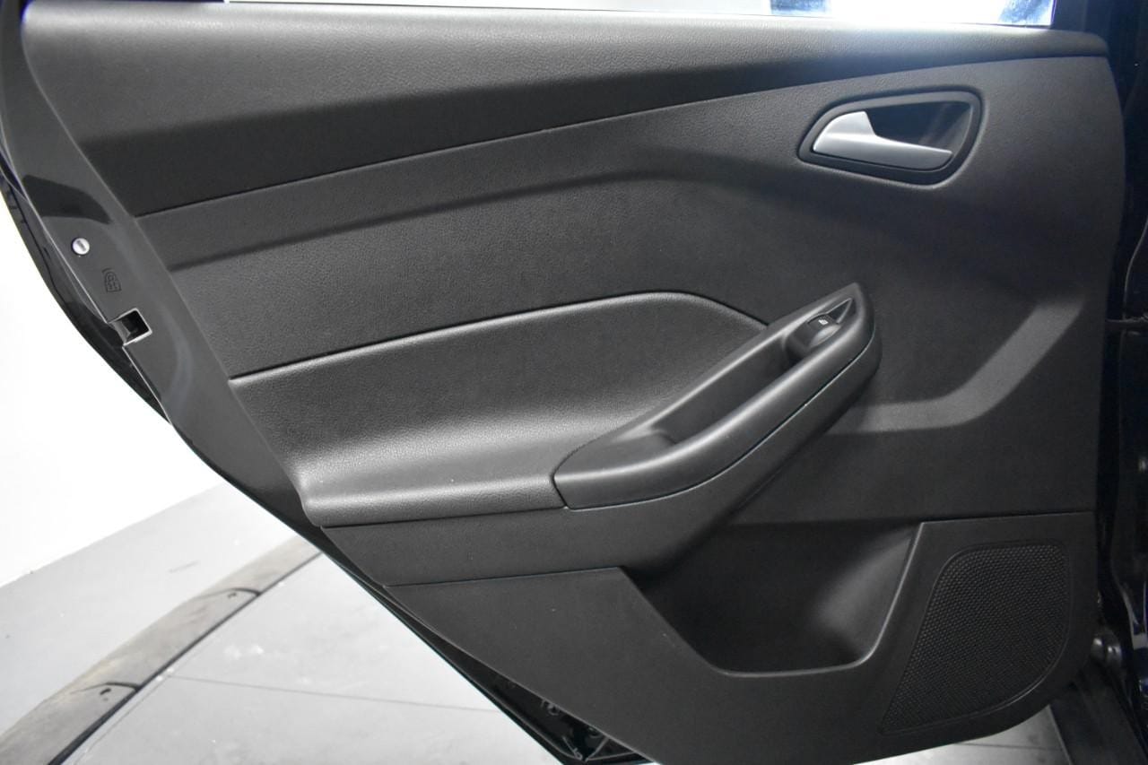 2017 Ford Focus SE - Photo 14