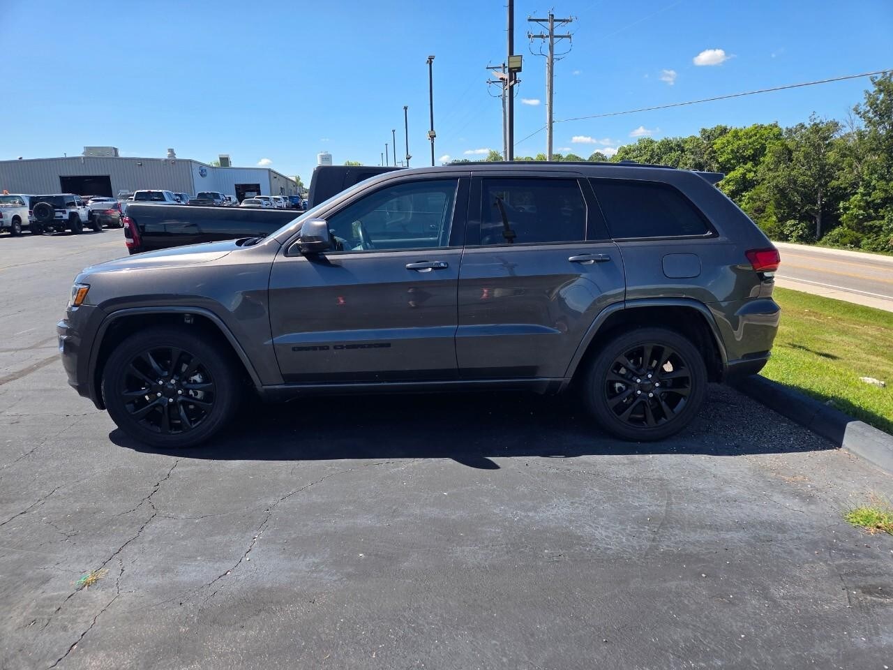2020 Jeep Grand Cherokee Altitude photo 3