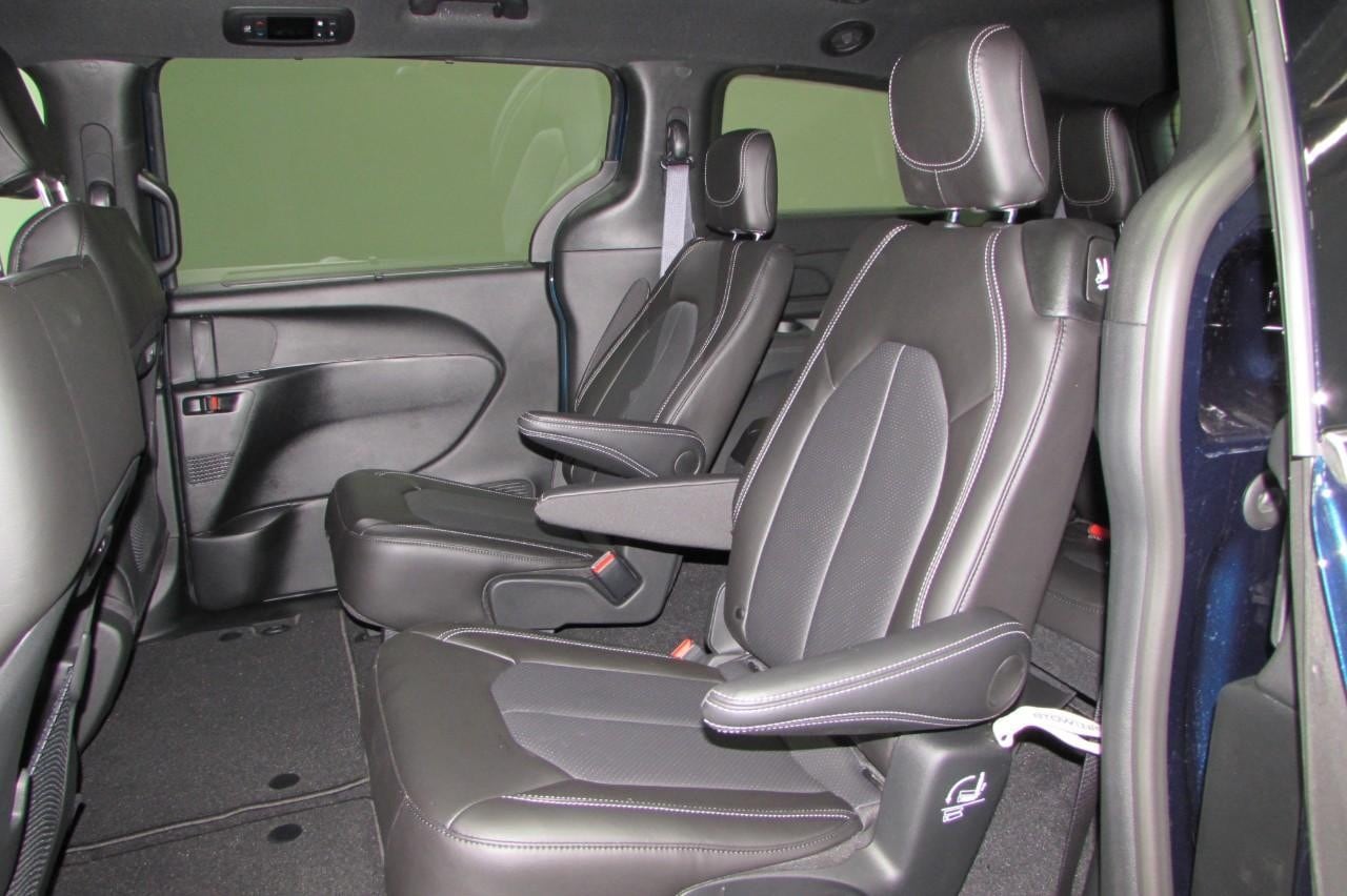 2025 Chrysler Pacifica Select - Photo 23