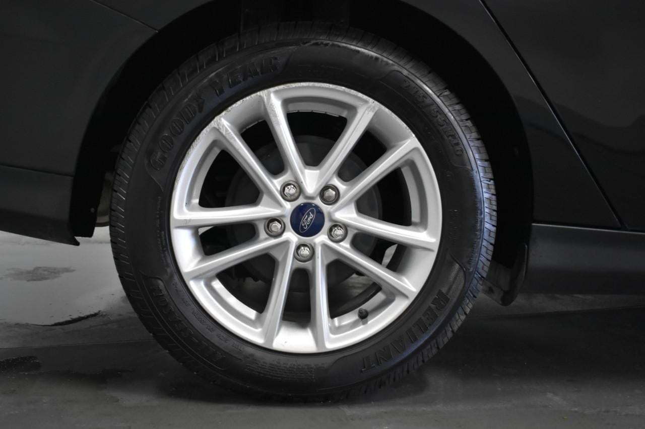 2017 Ford Focus SE - Photo 17