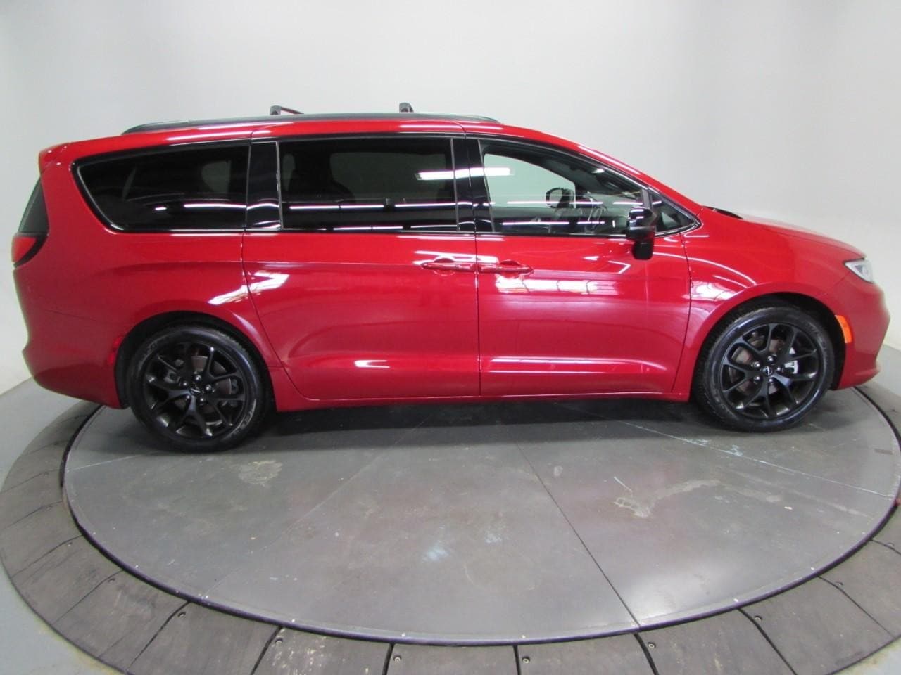 2025 Chrysler Pacifica Limited - Photo 8