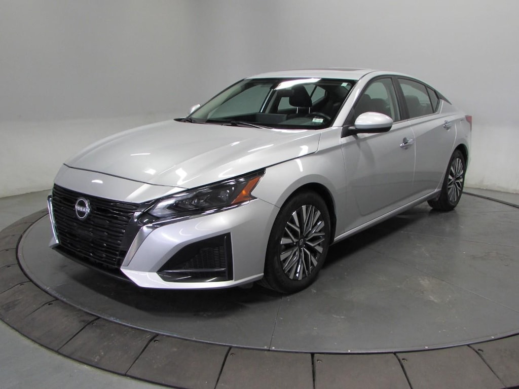 Used 2024 Nissan Altima 2.5 SV Sedan