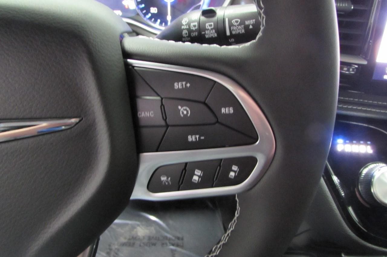 2025 Chrysler Pacifica Select - Photo 16