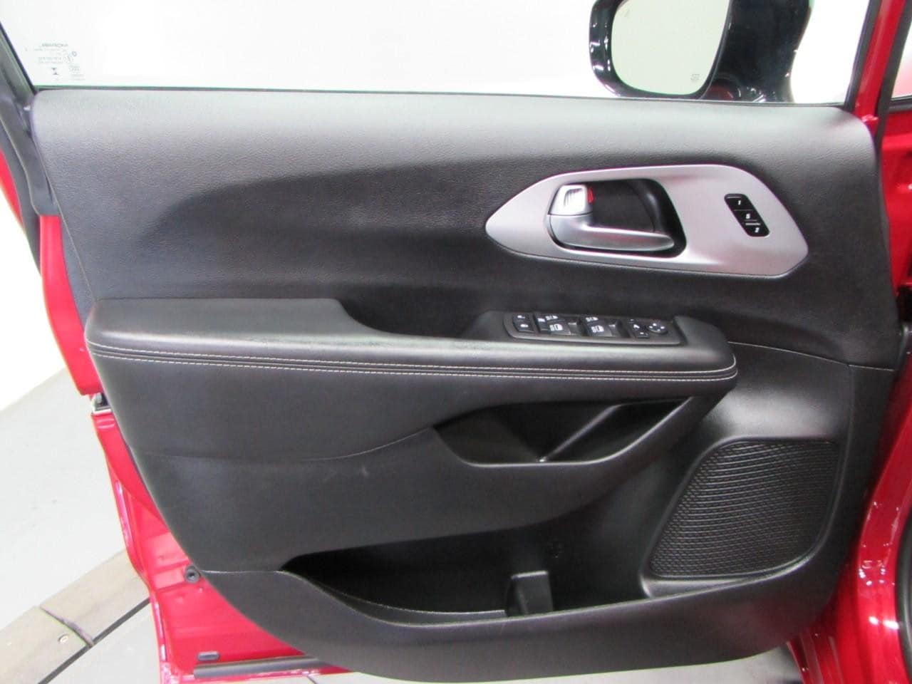 2025 Chrysler Pacifica Limited - Photo 11