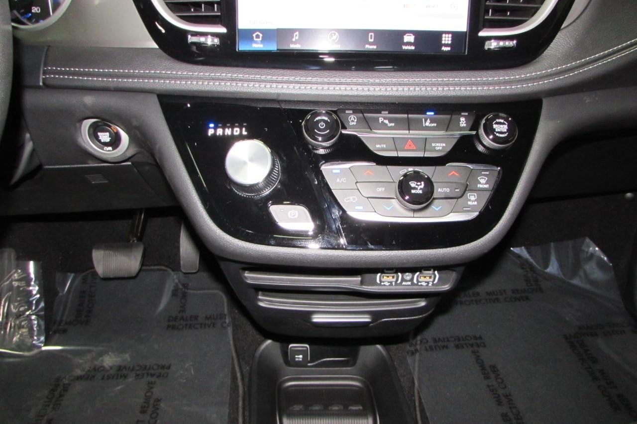 2025 Chrysler Pacifica Select - Photo 20