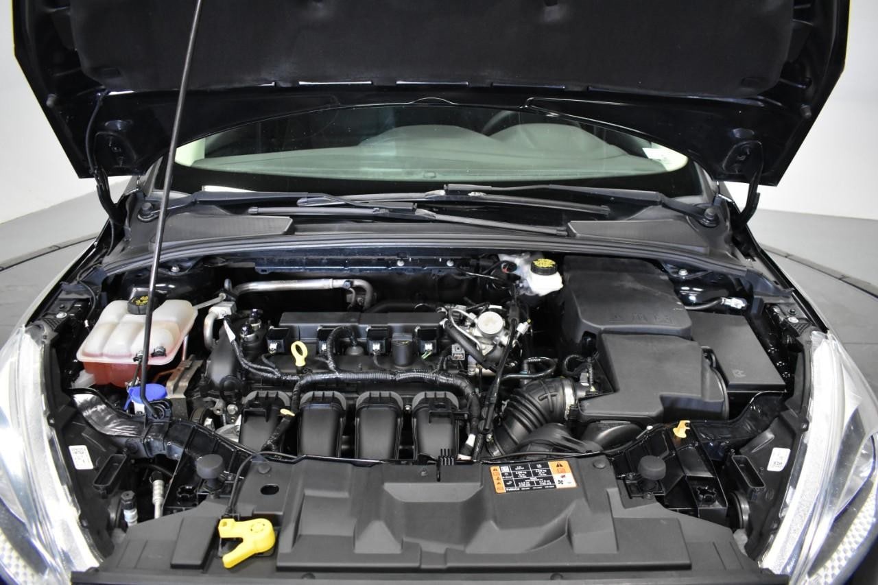 2017 Ford Focus SE - Photo 9