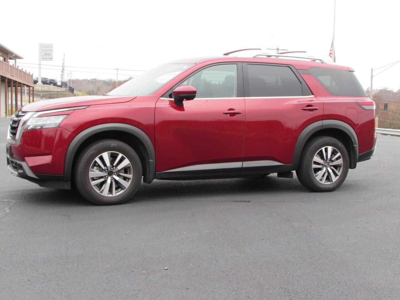 2024 Nissan Pathfinder SL photo 4