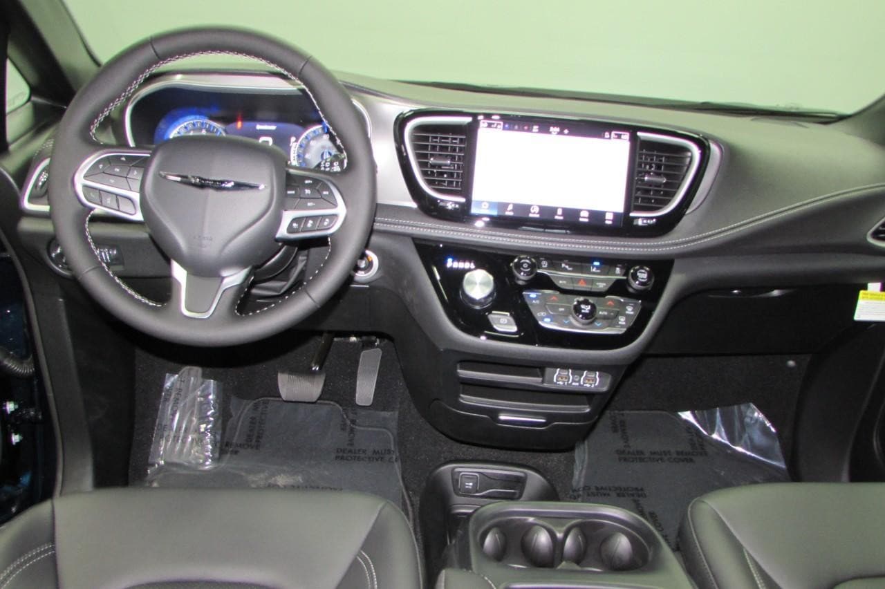 2025 Chrysler Pacifica Select - Photo 22