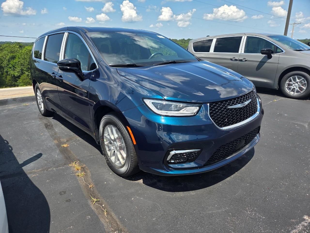2025 Chrysler Pacifica Select - Photo 33