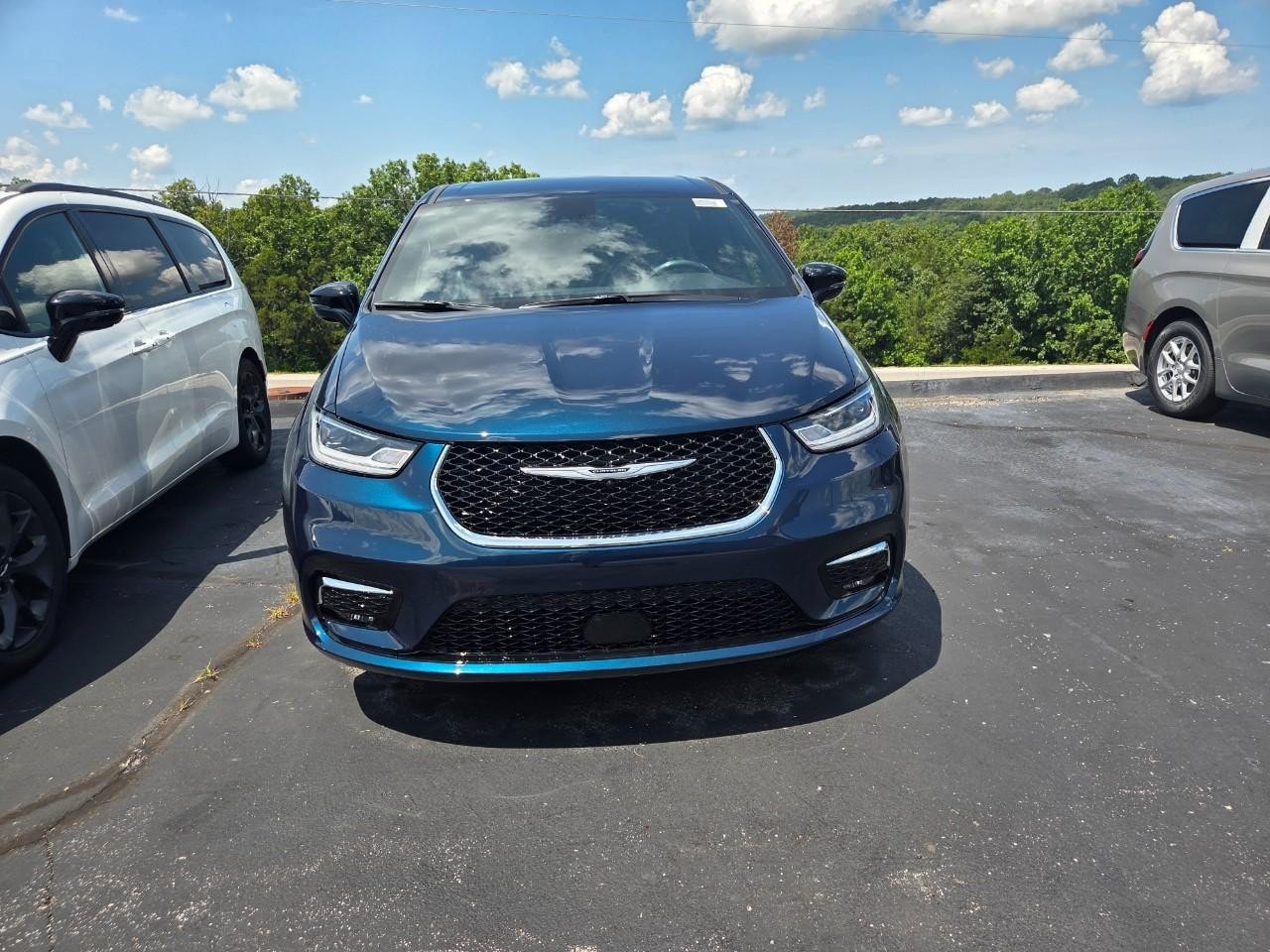 2025 Chrysler Pacifica Select - Photo 35