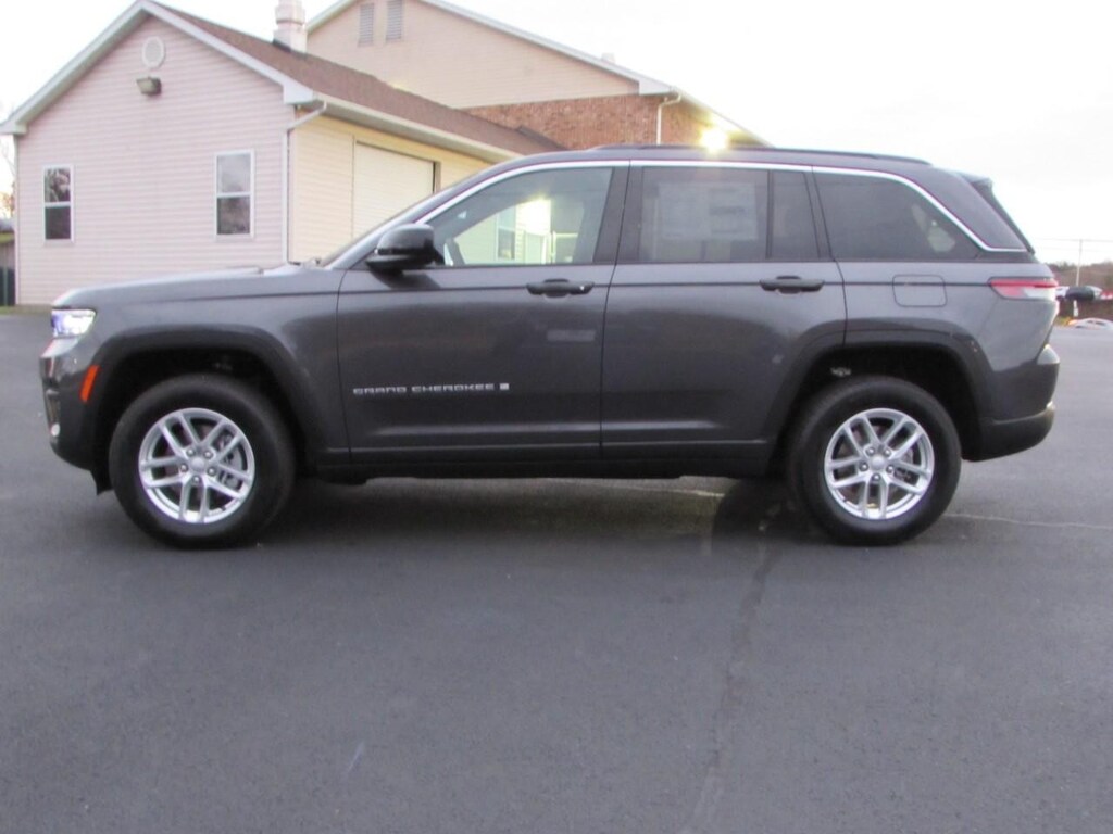 New 2025 Jeep Grand Cherokee Laredo 4x4 Sport Utility