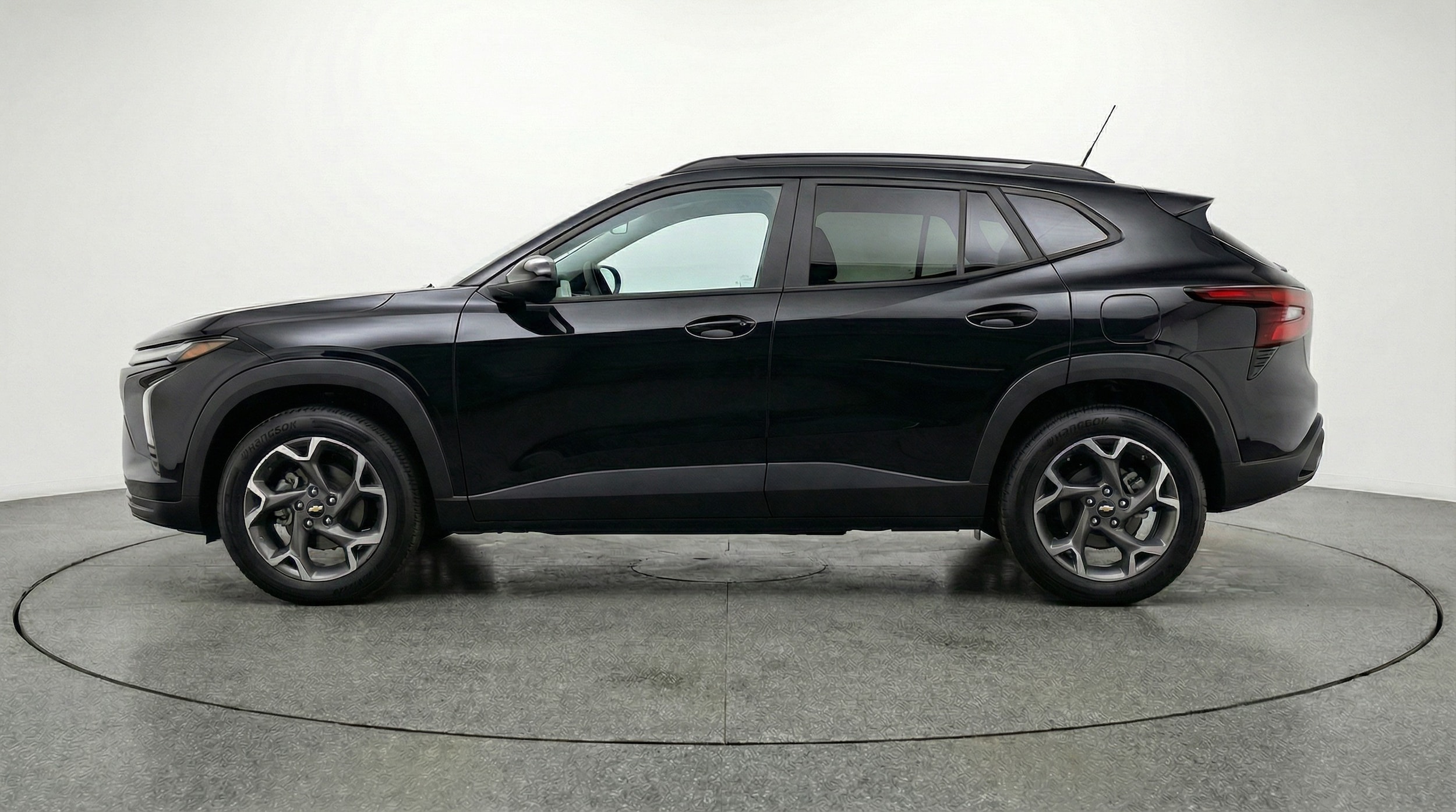 Thumbnail: 2025 Chevrolet Trax - 4