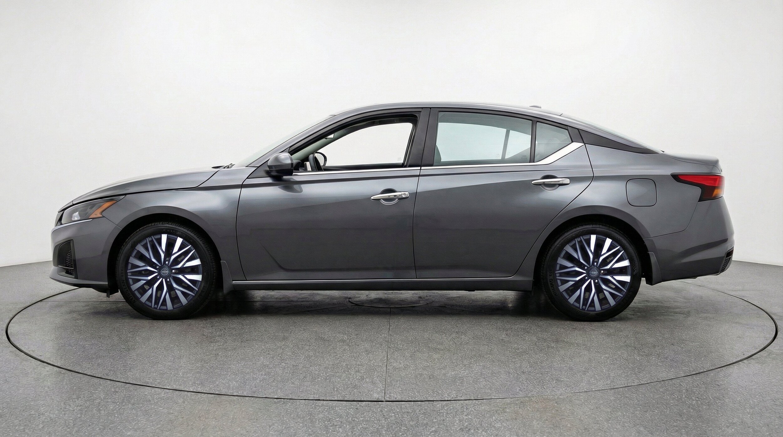 Thumbnail: 2025 Nissan Altima - 5