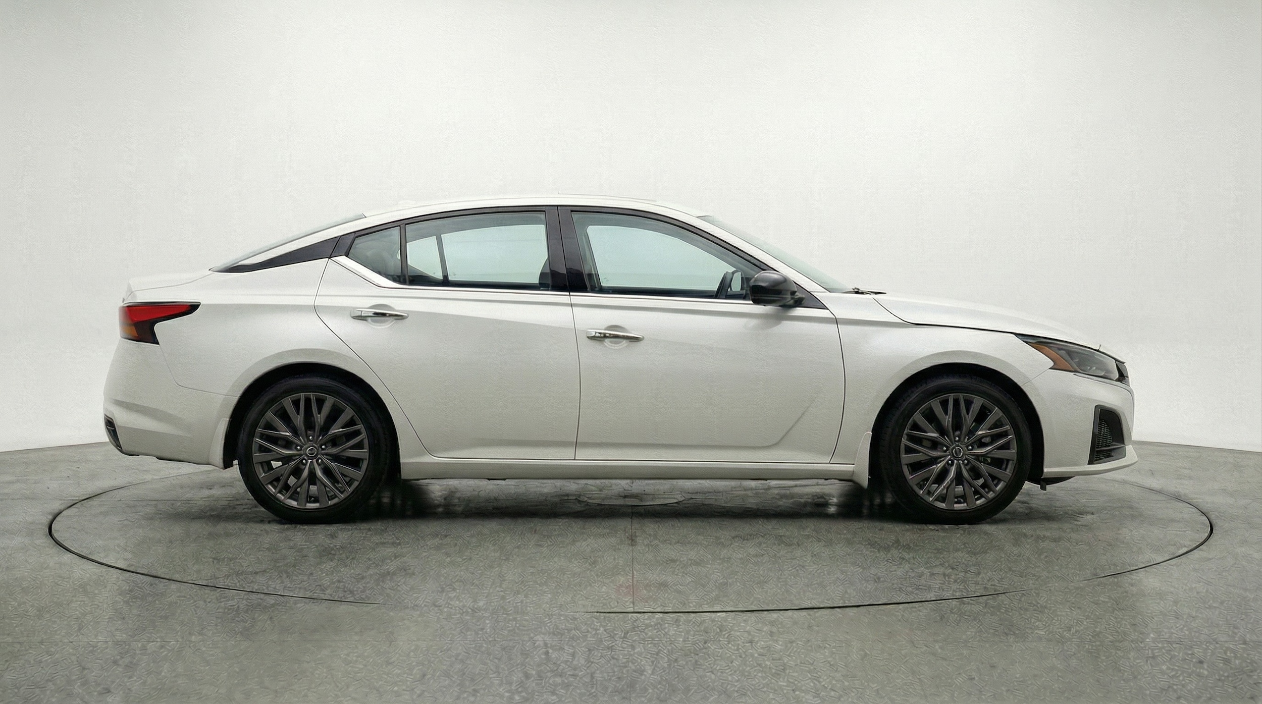 Thumbnail: 2025 Nissan Altima - 4