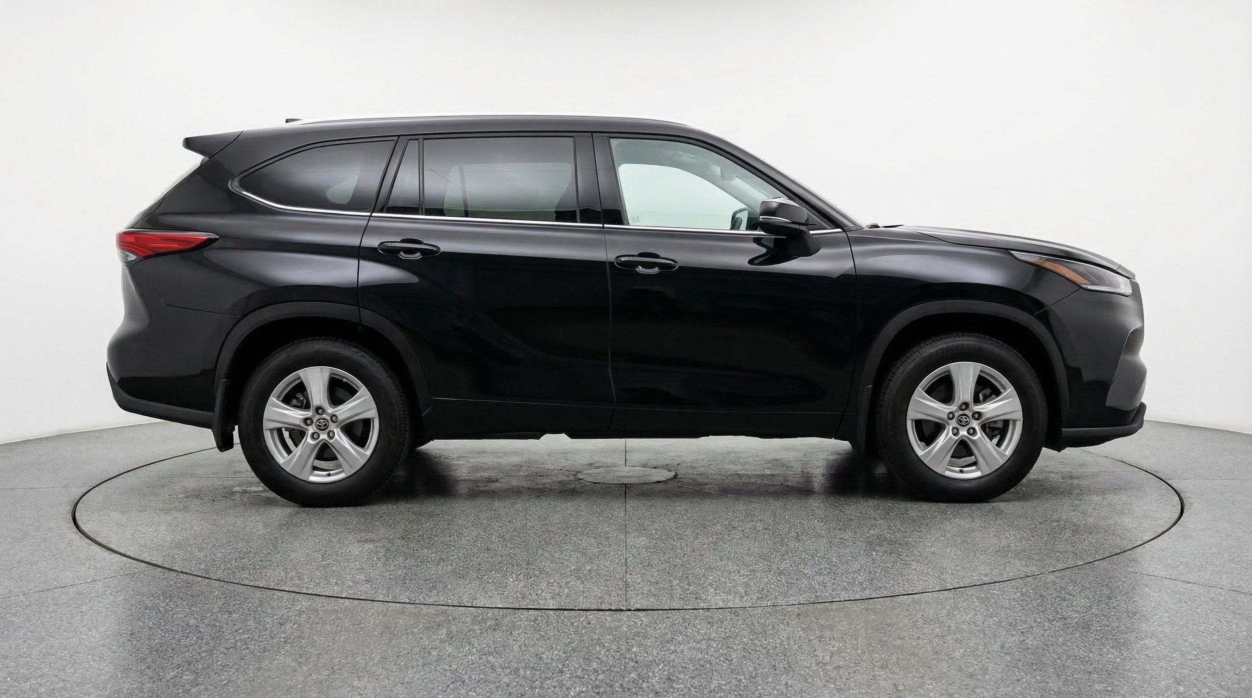 Thumbnail: 2025 Toyota Highlander - 11