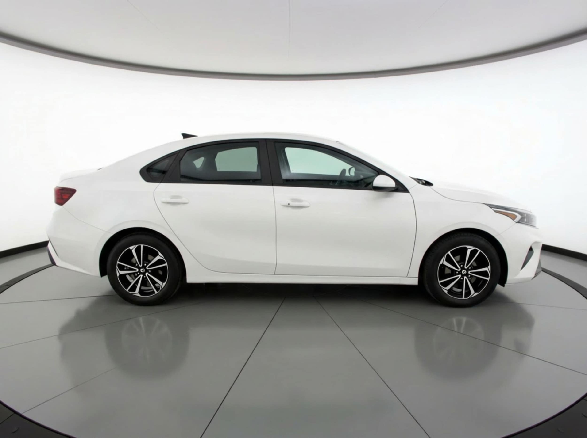 Thumbnail: 2024 Kia Forte - 8