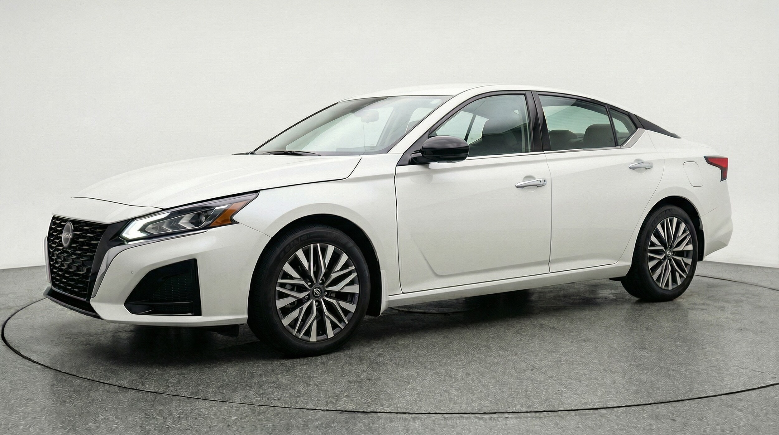 Thumbnail: 2025 Nissan Altima - 3