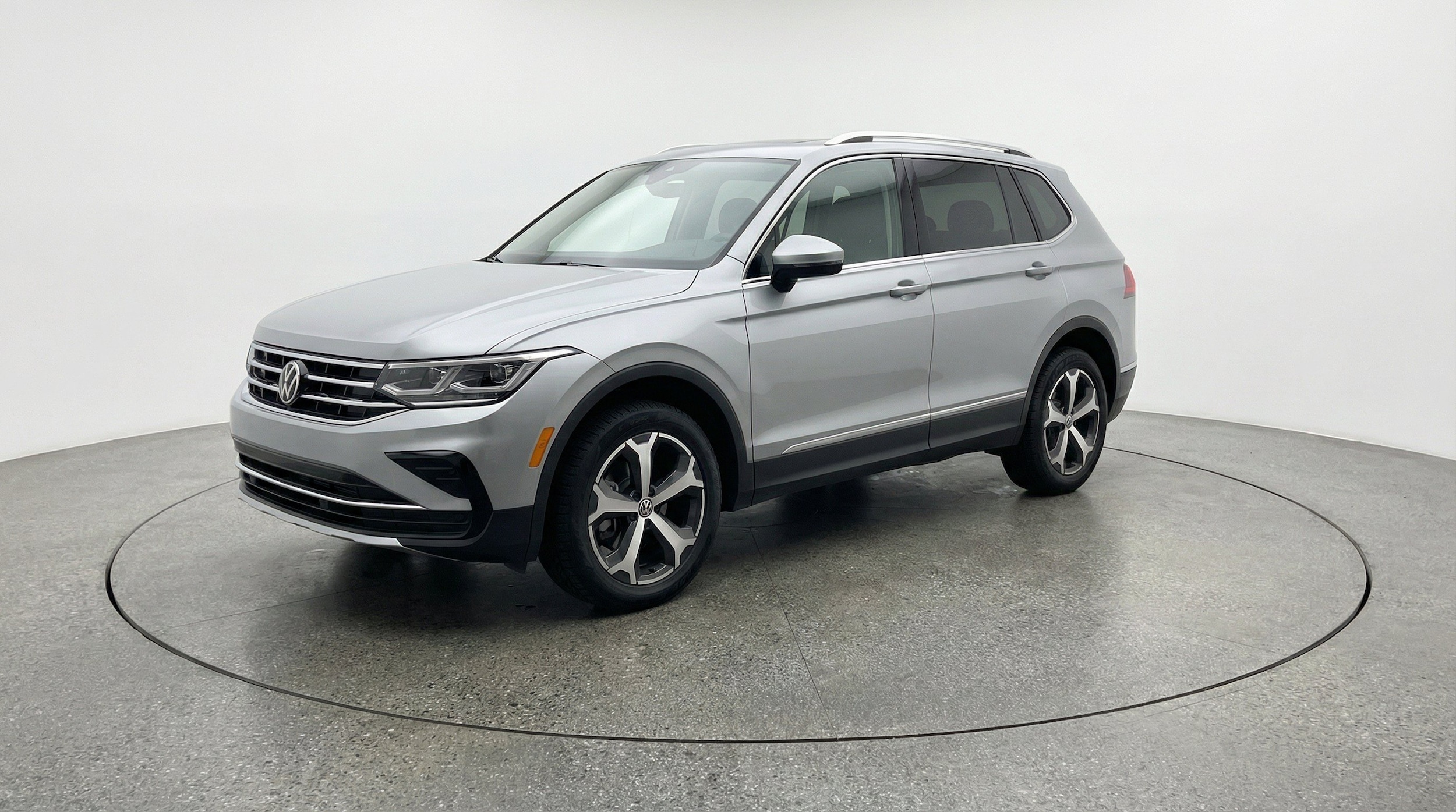 Thumbnail: 2026 Volkswagen Tiguan - 3