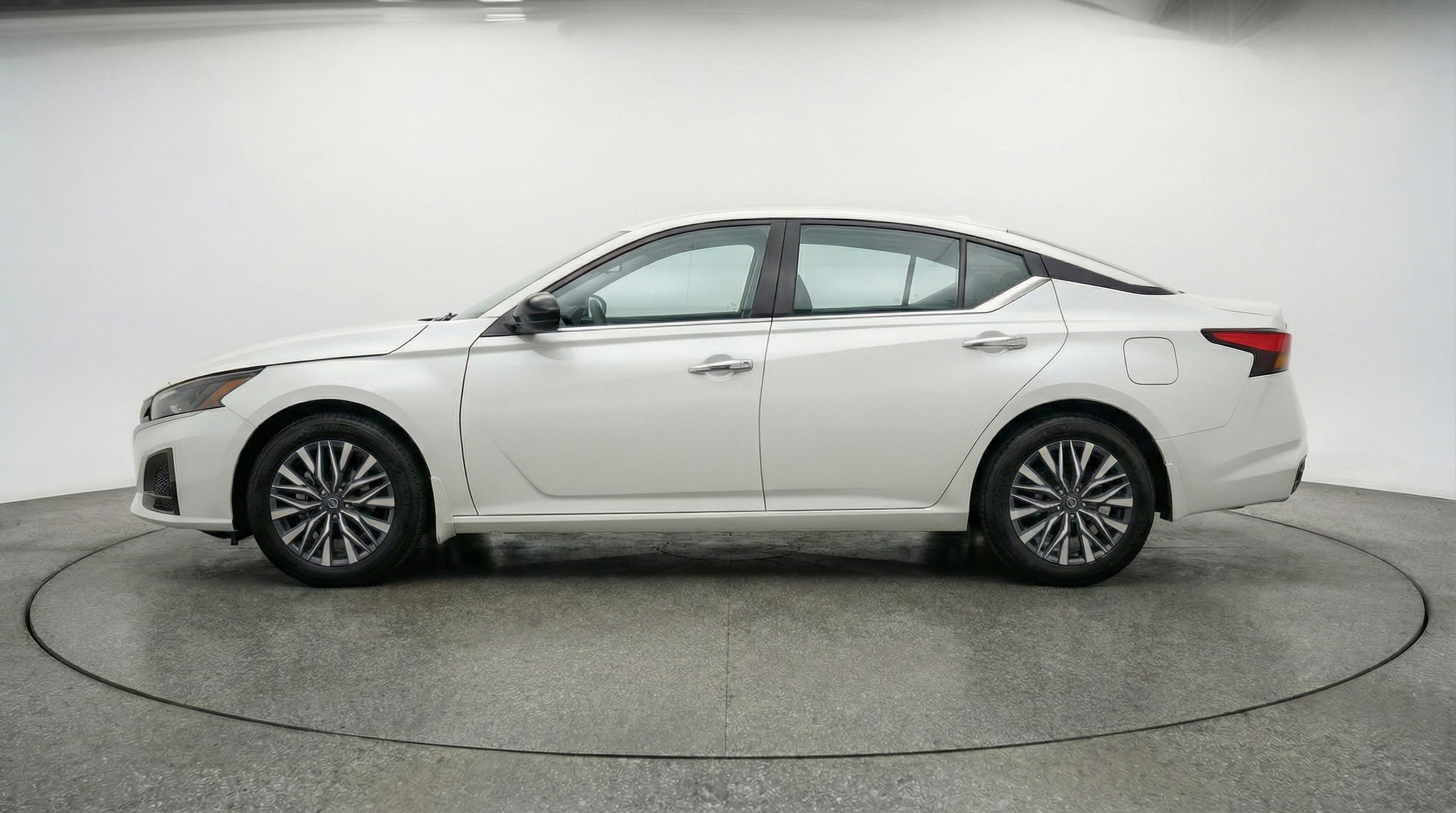 Thumbnail: 2025 Nissan Altima - 4