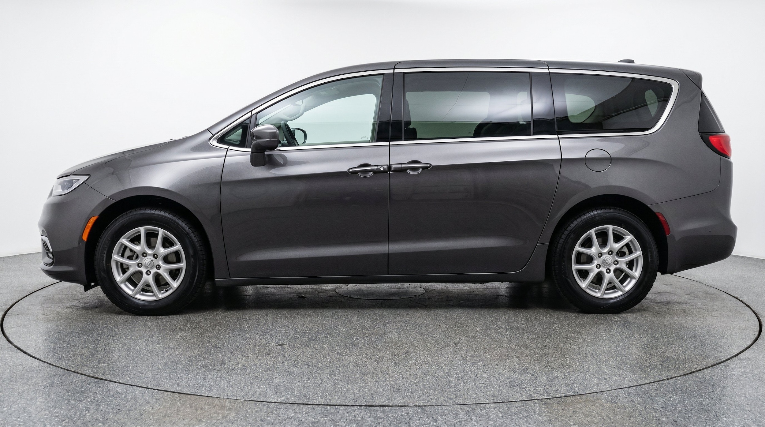 Thumbnail: 2024 Chrysler Voyager - 5
