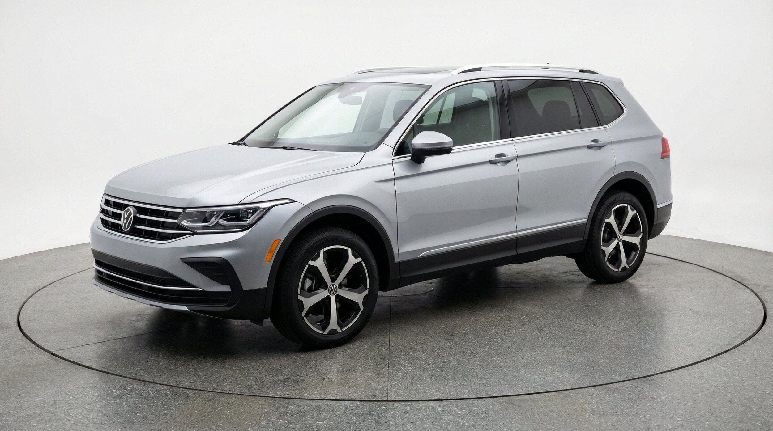 Thumbnail: 2026 Volkswagen Tiguan - 3