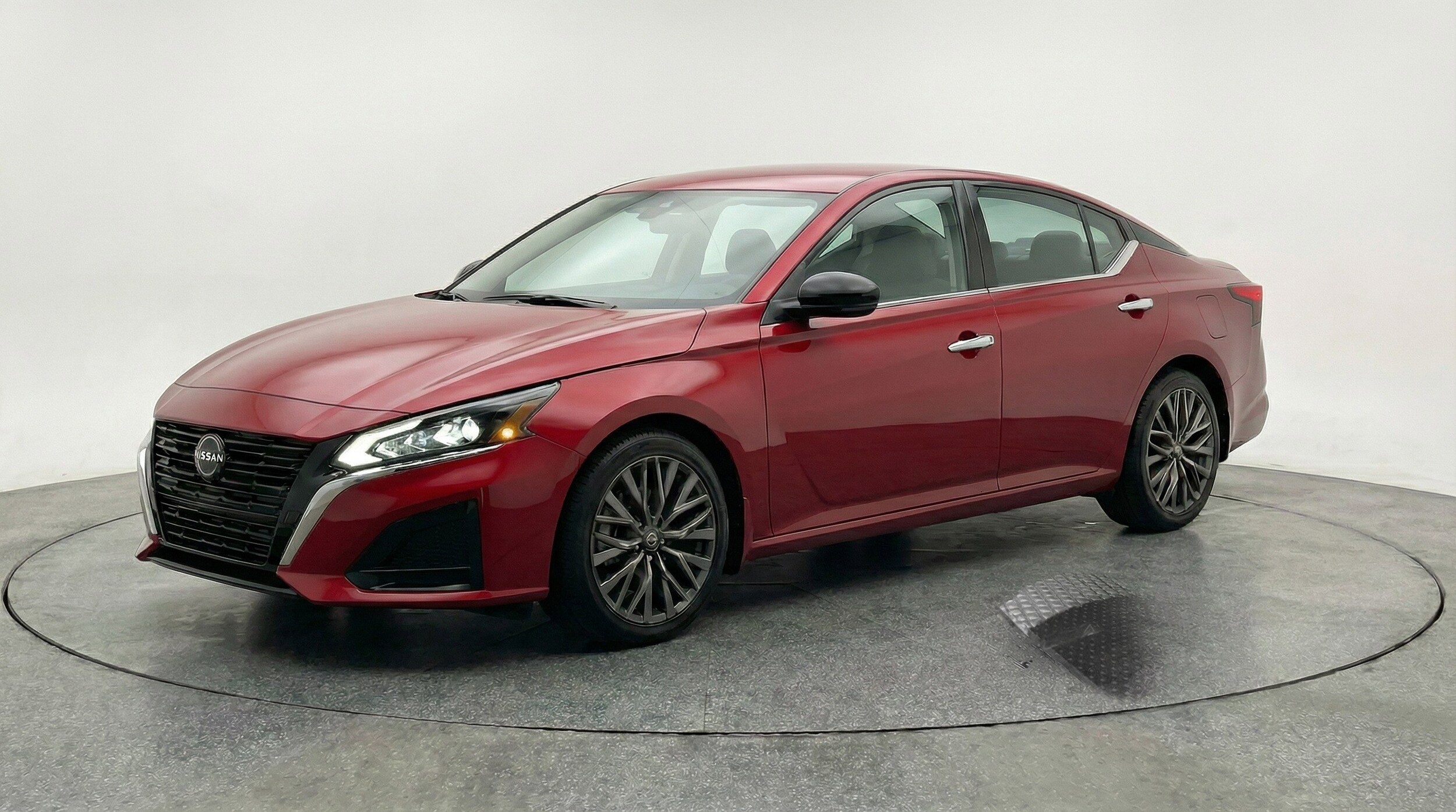 Thumbnail: 2025 Nissan Altima - 3