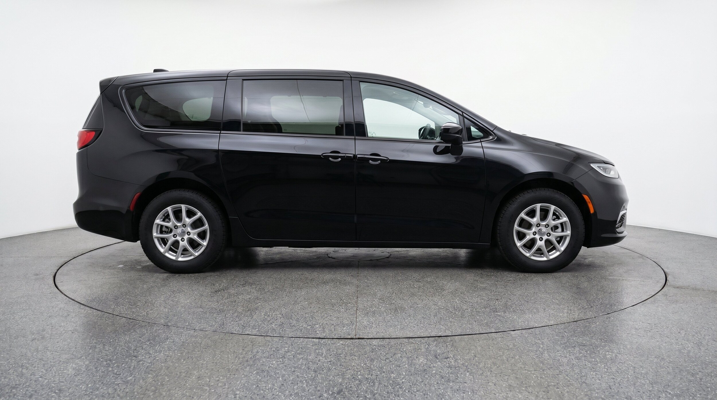 Thumbnail: 2024 Chrysler Voyager - 11