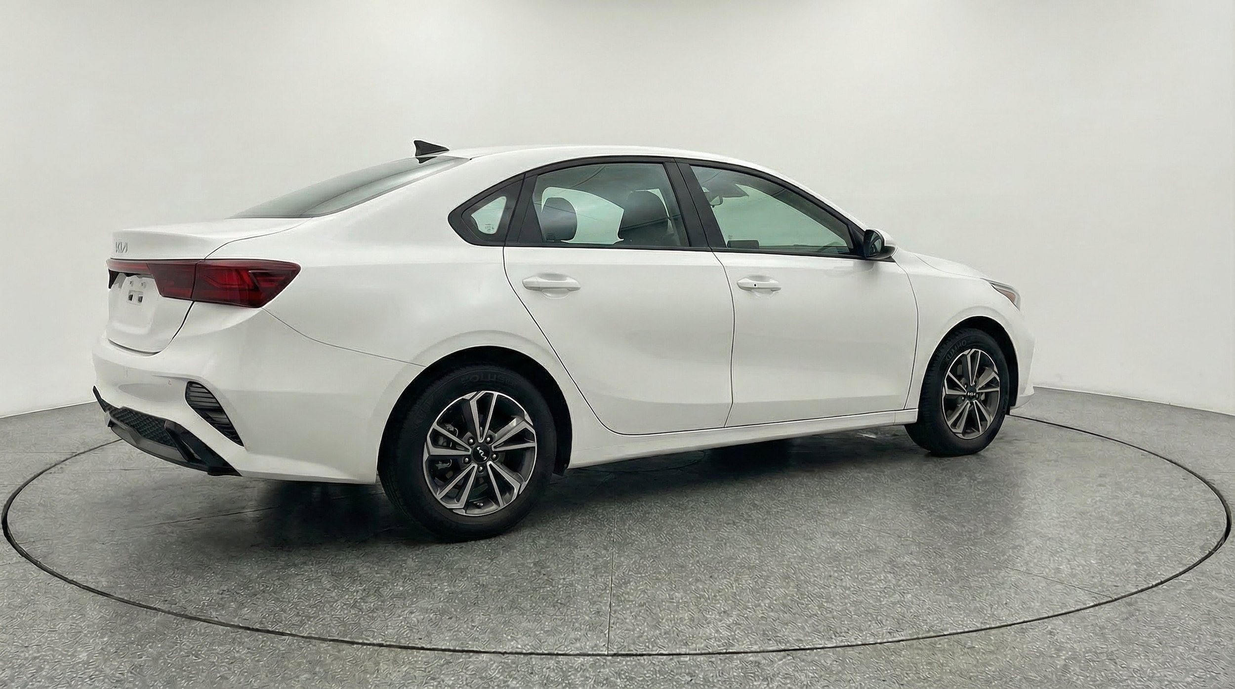 Thumbnail: 2024 Kia Forte - 9